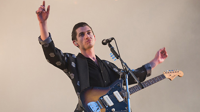 Arctic Monkeys volta à Inglaterra em show triunfal no parque