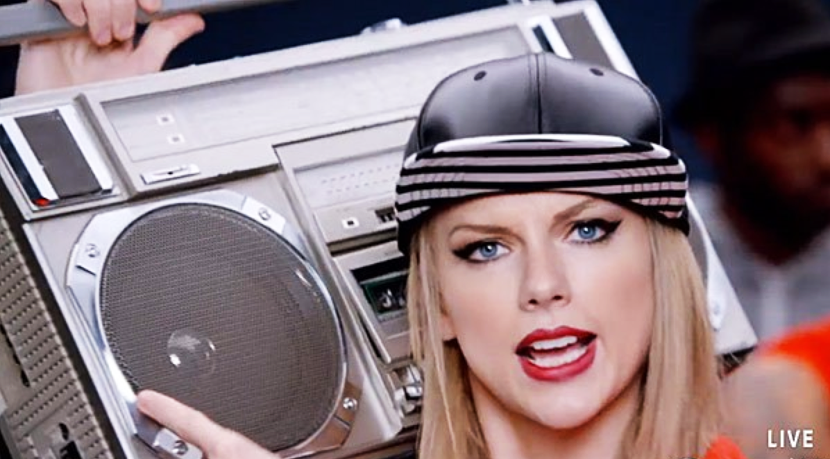 Haters gonna hate: a loirinha Taylor Swift volta sacudindo tudo