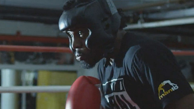 Interpol peso pesado: o novo vídeo dirigido pelo boxista Paul Banks