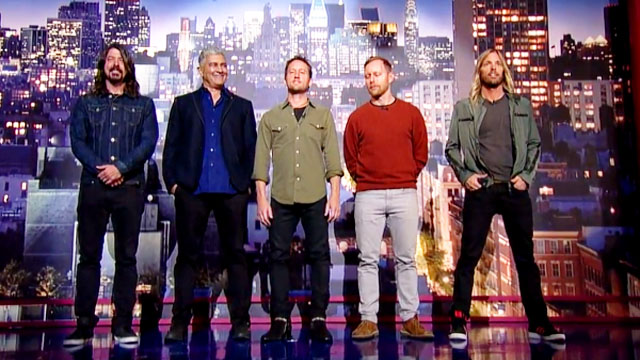 O Late Show com o Foo Fighters, assistido pelo David Letterman