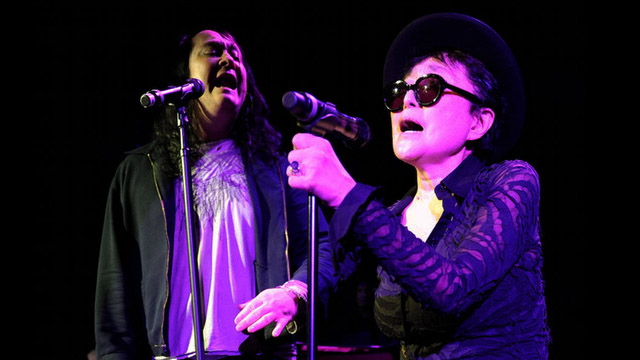 Yoko Ono faz aniversário, diz que ama a Terra, mas solta música nova