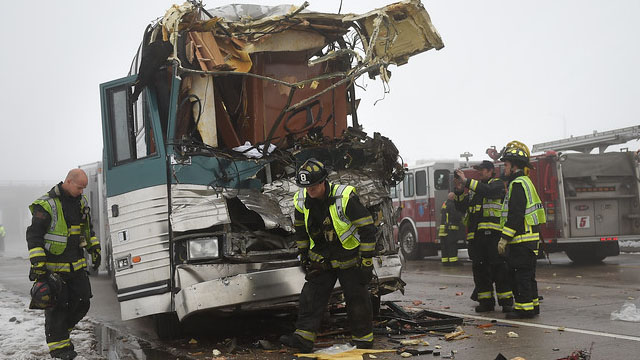 Dois ônibus de Twin Shadow se envolvem em grave acidente no Colorado