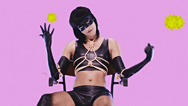 Chroma key, 3D e látex de sex shop: o novo vídeo do incontrolável Jaloo