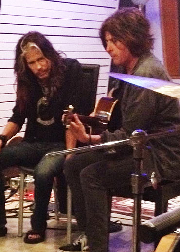 Steven em estúdio com o Stone Temple Pilots, em 2015