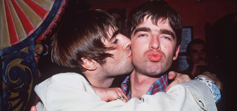 Se tá na internet, é verdade: Liam Gallagher diz que recebeu ligação de Noel. E que o Oasis vai se reunir em 2022