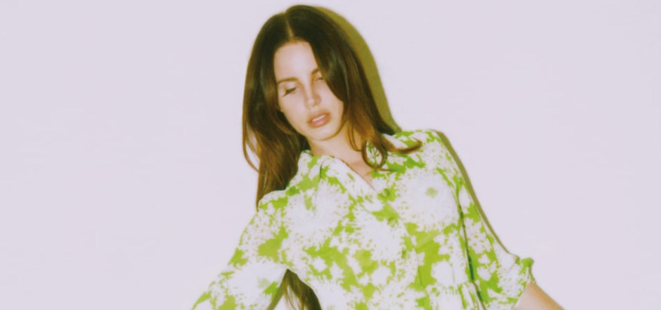 Lana Del Rey mostra um trecho de &#8220;Norman Fucking Rockwell&#8221;, faixa que dá título ao novo disco que não tem previsão de lançamento