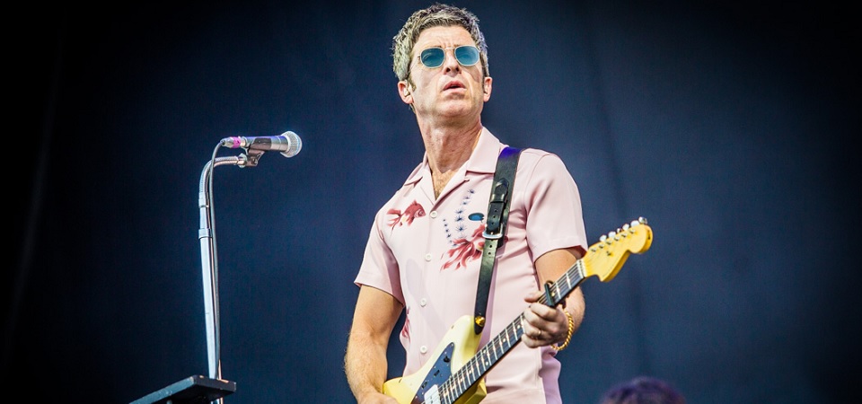 Noel Gallagher mira no Lado B dos Smiths na nova &#8220;A Dream Is All I Need To Get By&#8221;