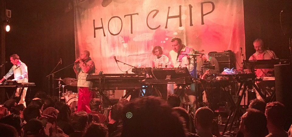 Hot Chip promove um pequeno caos no Brooklyn numa noite de segunda, ao som de Beastie Boys