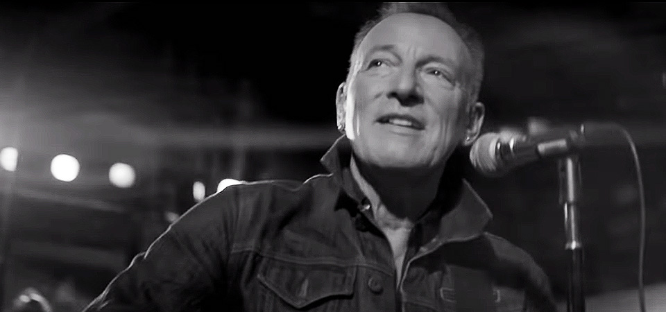 Lá vem o Bruce Springsteen com outra música nova de partir o coração. Ouça e veja &#8220;Tucson Train&#8221;