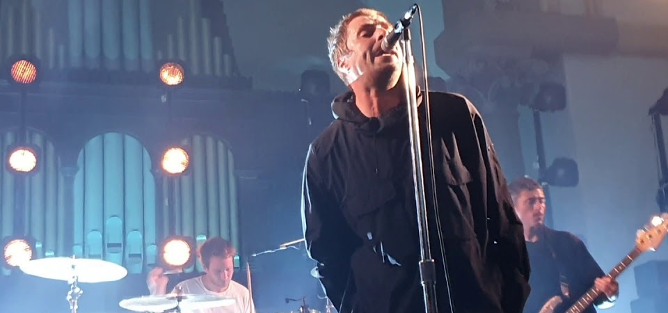 Liam Gallagher volta aos palcos, mostra a nova &#8220;Shockwave&#8221;, e promove retorno de clássicas do Oasis em Londres