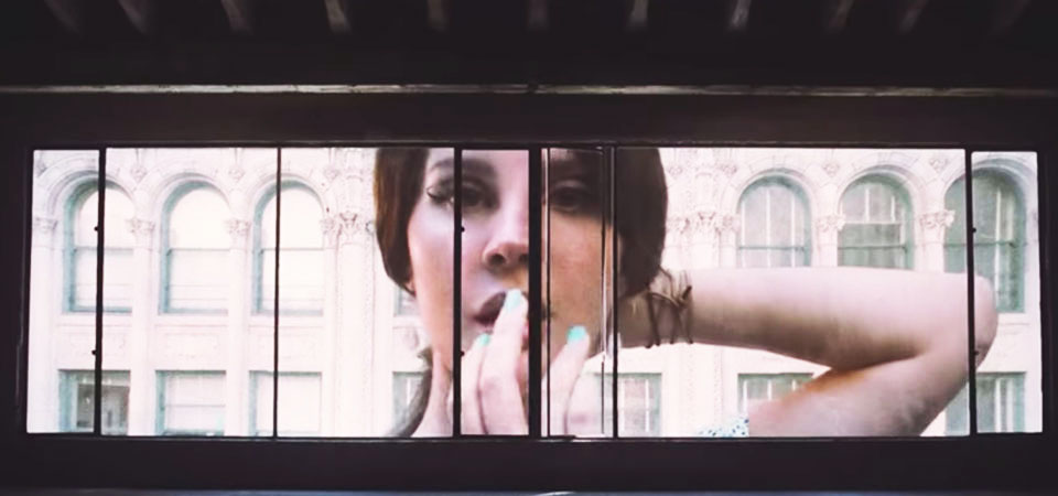 Me and my girl. Lana Del Rey gigante lança vídeo de &#8220;Doin&#8217; Time&#8221;. Amanhã sai o disco novo