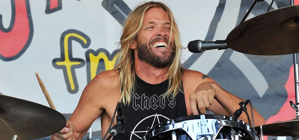 Taylor Hawkins, do Foo Fighters, sai do banquinho e planeja lançamento de novo disco solo com vários convidados de luxo