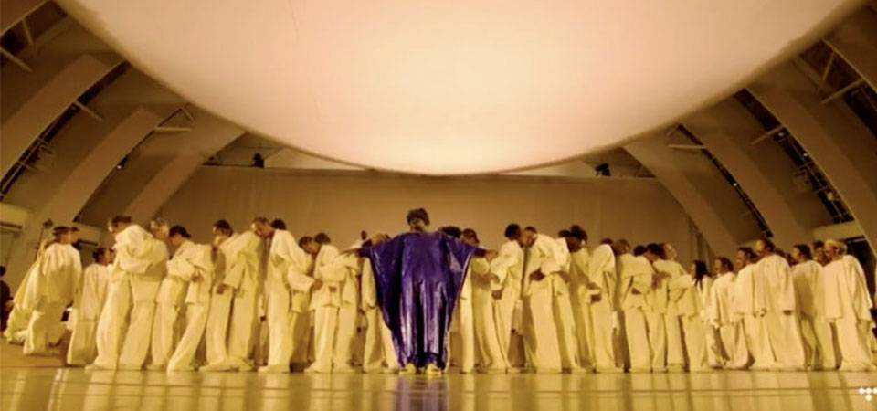 BOOOM. Em nome de Jesus, Kanye West vem fazer sua ópera em São Paulo em Janeiro. De graça. Na avenida Paulista. Com o Sunday Service todo. Num sábado