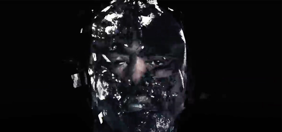 Lá vem ele! Kanye West se engaja no movimento e lança single e vídeo novos