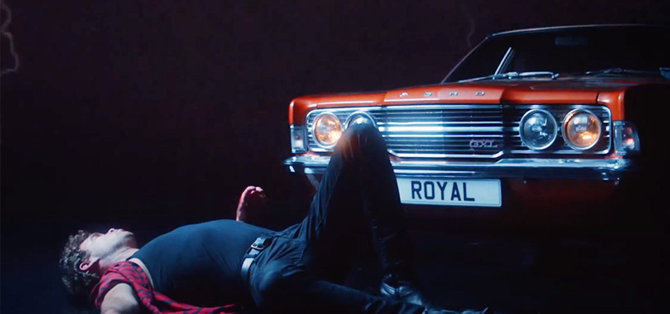 Royal Blood lança vídeo tarantinesco da ótima “Trouble’s Coming”