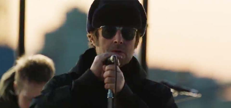 Temos Imagens do Liam Gallagher descendo o Rio Tâmisa. Streaming é dia 5 de dezembro, com ingressos sendo vendidos já hoje