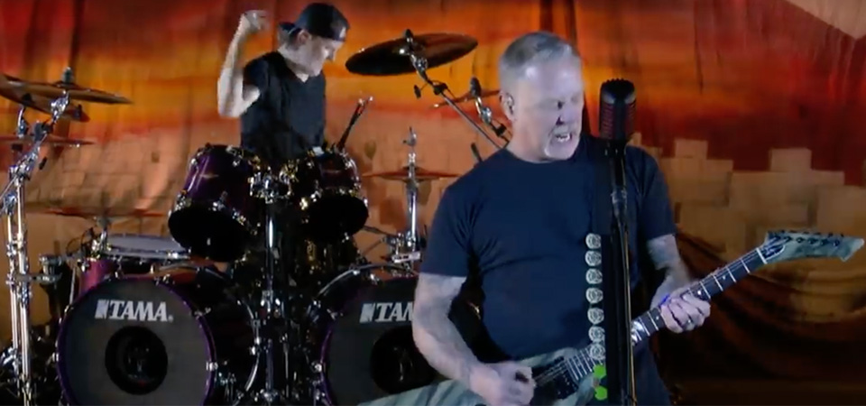 Metallica joga thrash metal na TV americana, para comemorar a grandiosidade do &#8220;Master of Puppets&#8221;