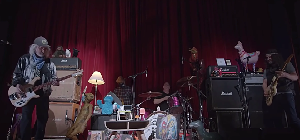 Dinosaur Jr leva sua distorção para a série “Tiny Desk”. E toca “Freak Scene”, ainda por cima
