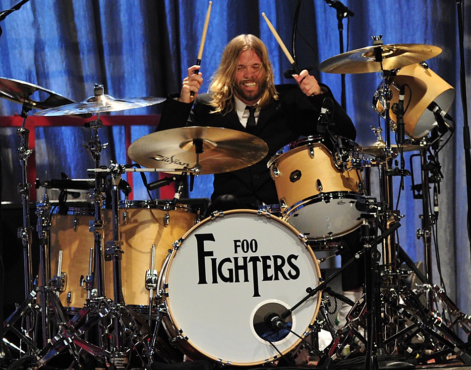 O show tem que continuar: Foo Fighters e família de Taylor Hawkins anunciam dois eventos em homenagem ao baterista