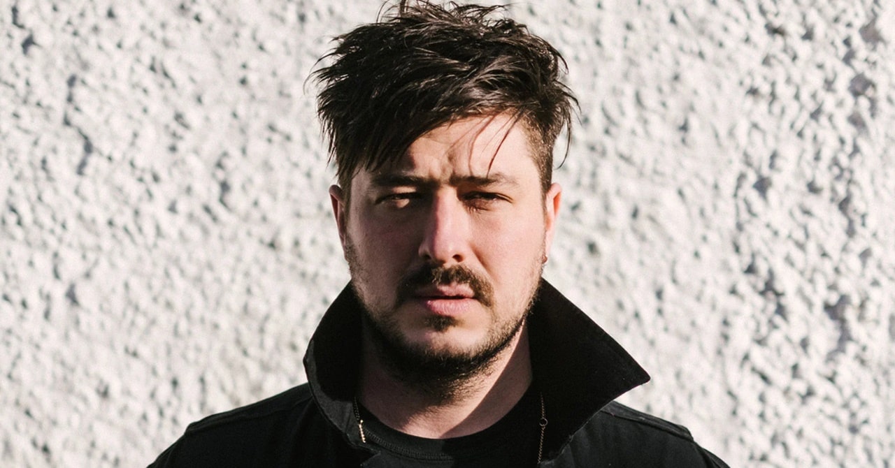 Marcus Mumford mostra mais um single solo. Ouça a nova &#8220;Better Off High&#8221;