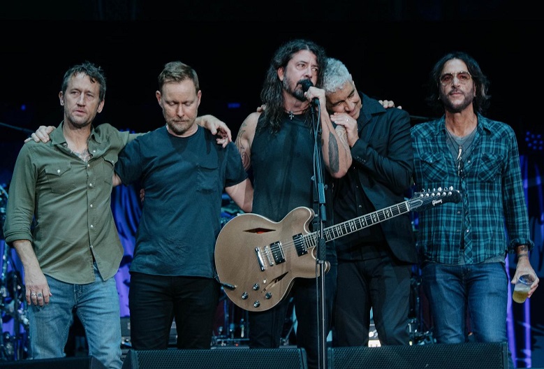 De um jeito diferente, a vida vai seguir: Foo Fighters anuncia retorno aos palcos após a morte de Taylor Hawkins