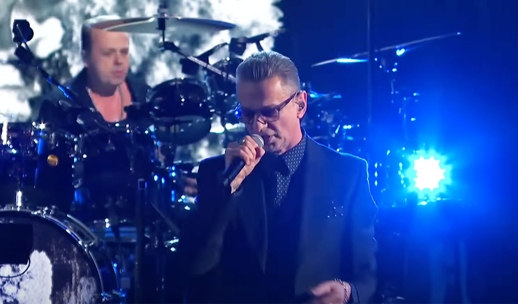 Our own personal Jesus. Depeche Mode toca duas músicas na TV americana