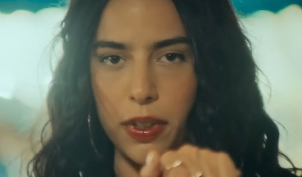 CENA &#8211; Igual, mas diferente. Marina Sena muda a voz e a mineirice em novo single. Ouça e veja &#8220;Tudo pra Amar Você&#8221;