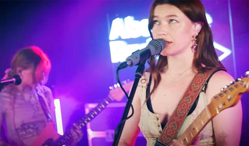 Só delícias. Wet Leg ao vivo no México ontem e em session para rádio inglesa