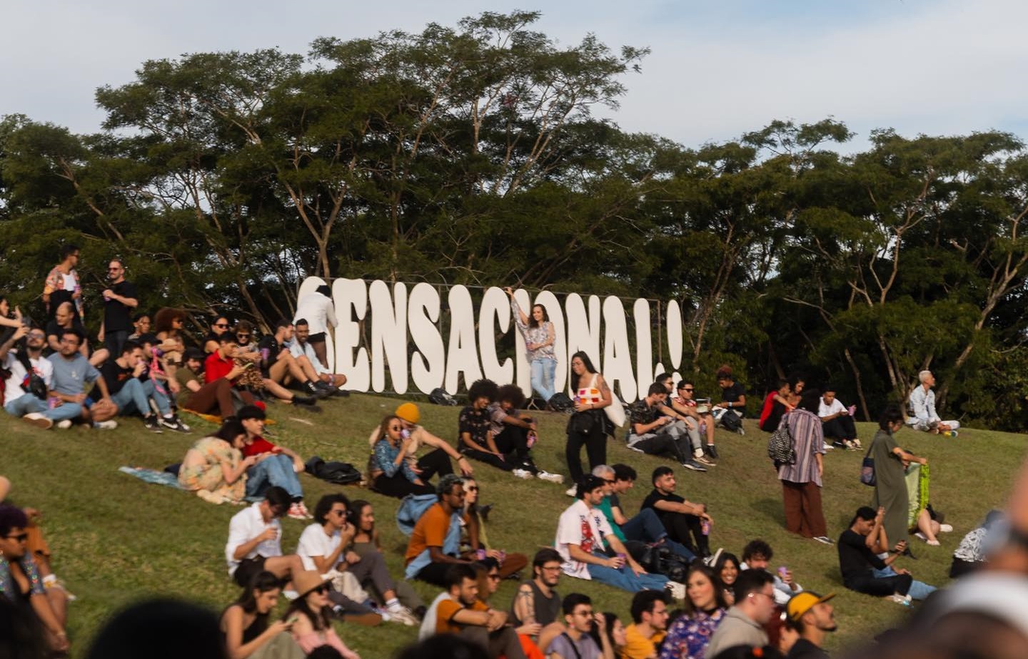 CENA &#8211; Com pegada raiz e vibe incrível, Festival Sensacional (nosso Glastonburyzinho?) leva 25 mil pessoas para espaço subestimado em BH