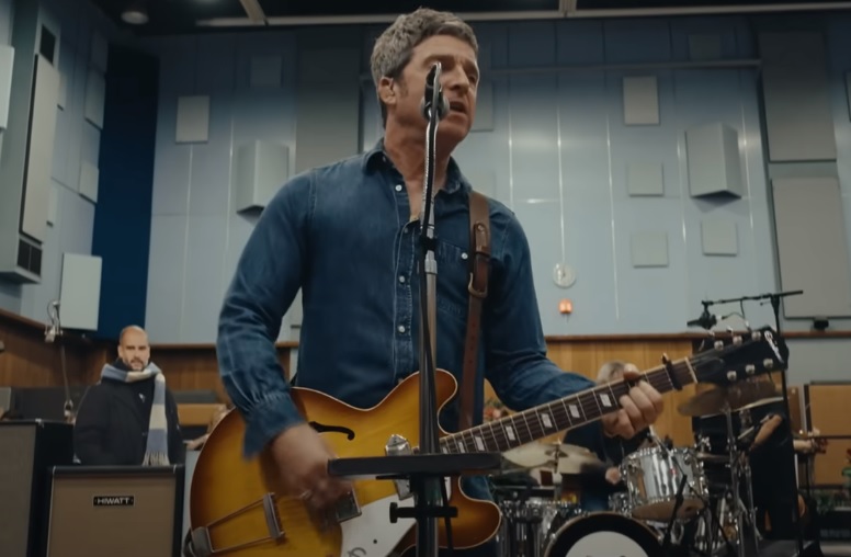 Open the door&#8230; Feliz longe do Oasis, Noel Gallagher mostra novo vídeo com vibe deliciosa no Abbey Road