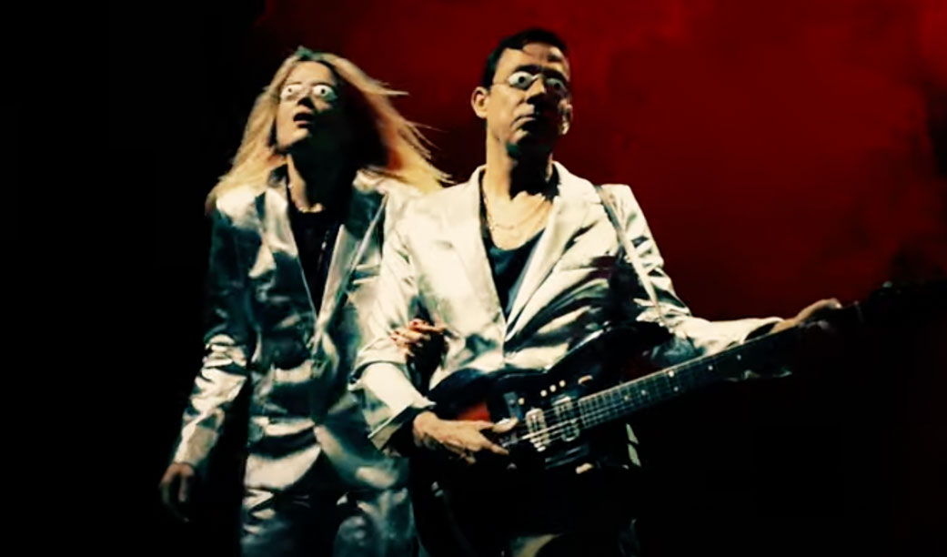 The Kills, agora sim, anuncia sua grande volta. Com outra música (boa) inédita. Álbum novo sai em outubro