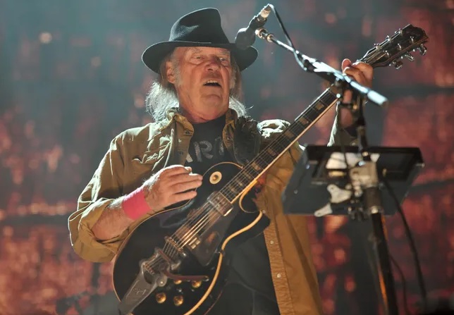 Popnotas gringo &#8211; O novo vídeo-protesto do Neil Young e sua guitarra. As últimas do Oasis. E o novo álbum (mais um) do Guided by Voices
