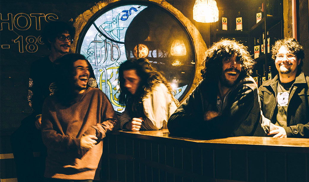 Popload ouviu &#8211; &#8220;Garatujas&#8221;, Tangolo Mangos. Disco de estreia da banda baiana é uma roda gigante de estilos e temas