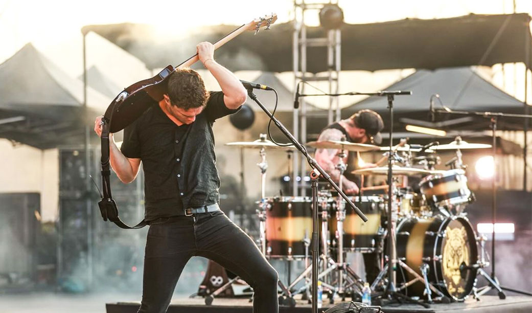Lolla Índia (sim!) destaca duo Royal Blood. Banda vem ao Brasil em abril