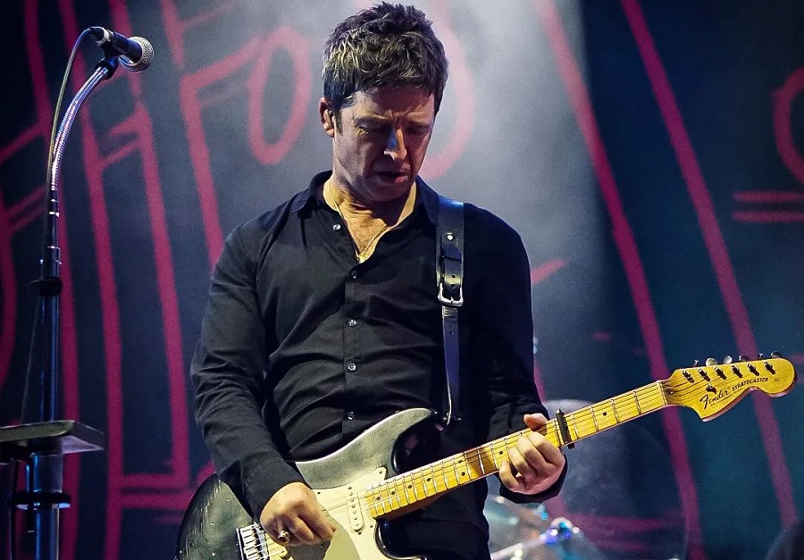 Resgatando alguns clássicos do Oasis, Noel Gallagher faz primeiro show no ano. Com “Stand By Me” acústica e tudo