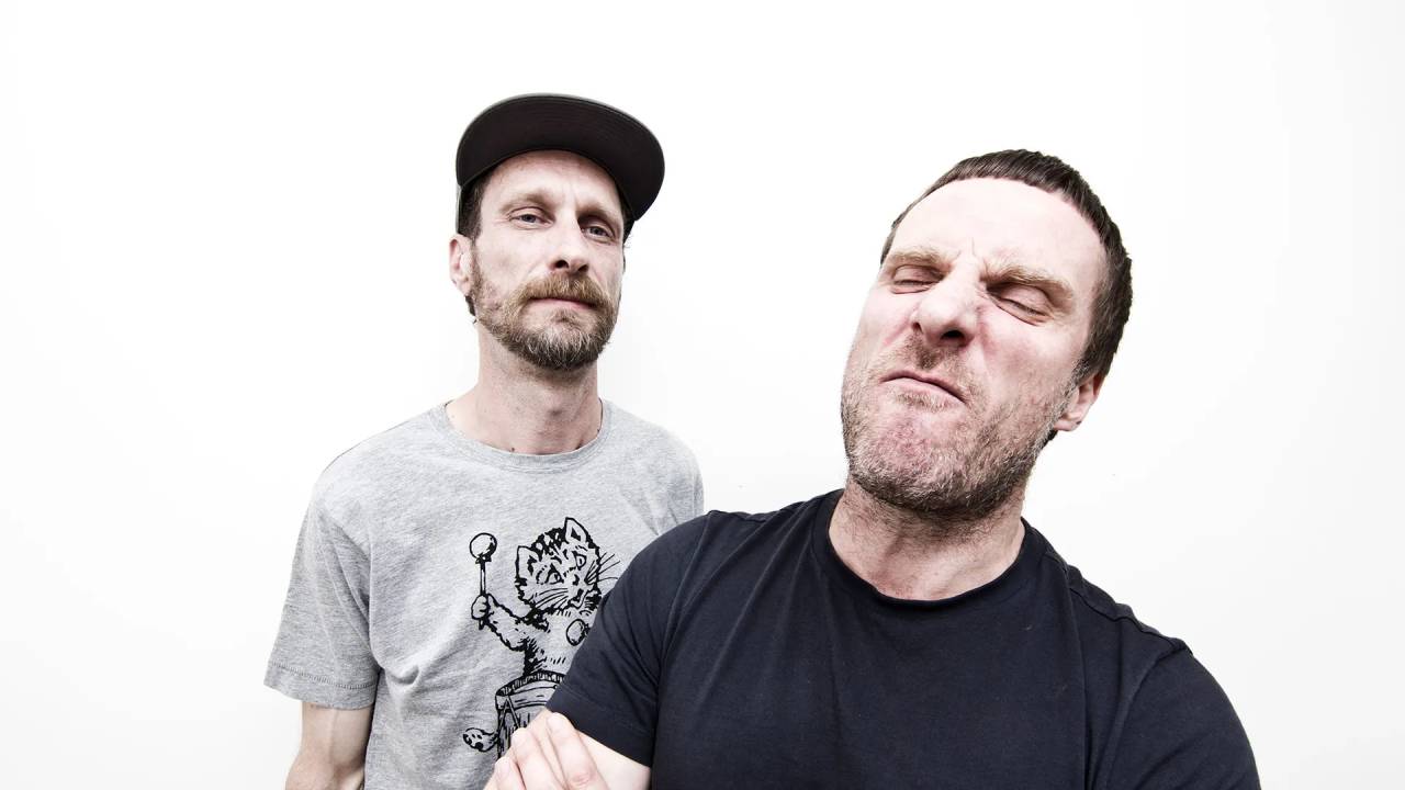 É possível! Sleaford Mods relançam discos de dez anos atrás, quando eram mais loucos, mais punks e tanto quanto eletrônicos