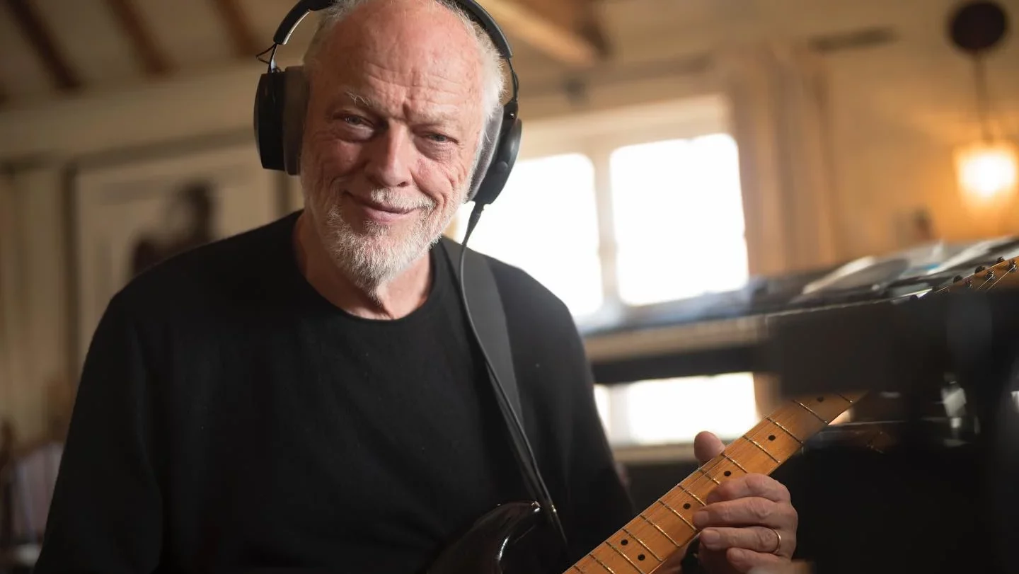 Após quase uma década, David Gilmour lança novo disco com participação especial do saudoso Richard Wright