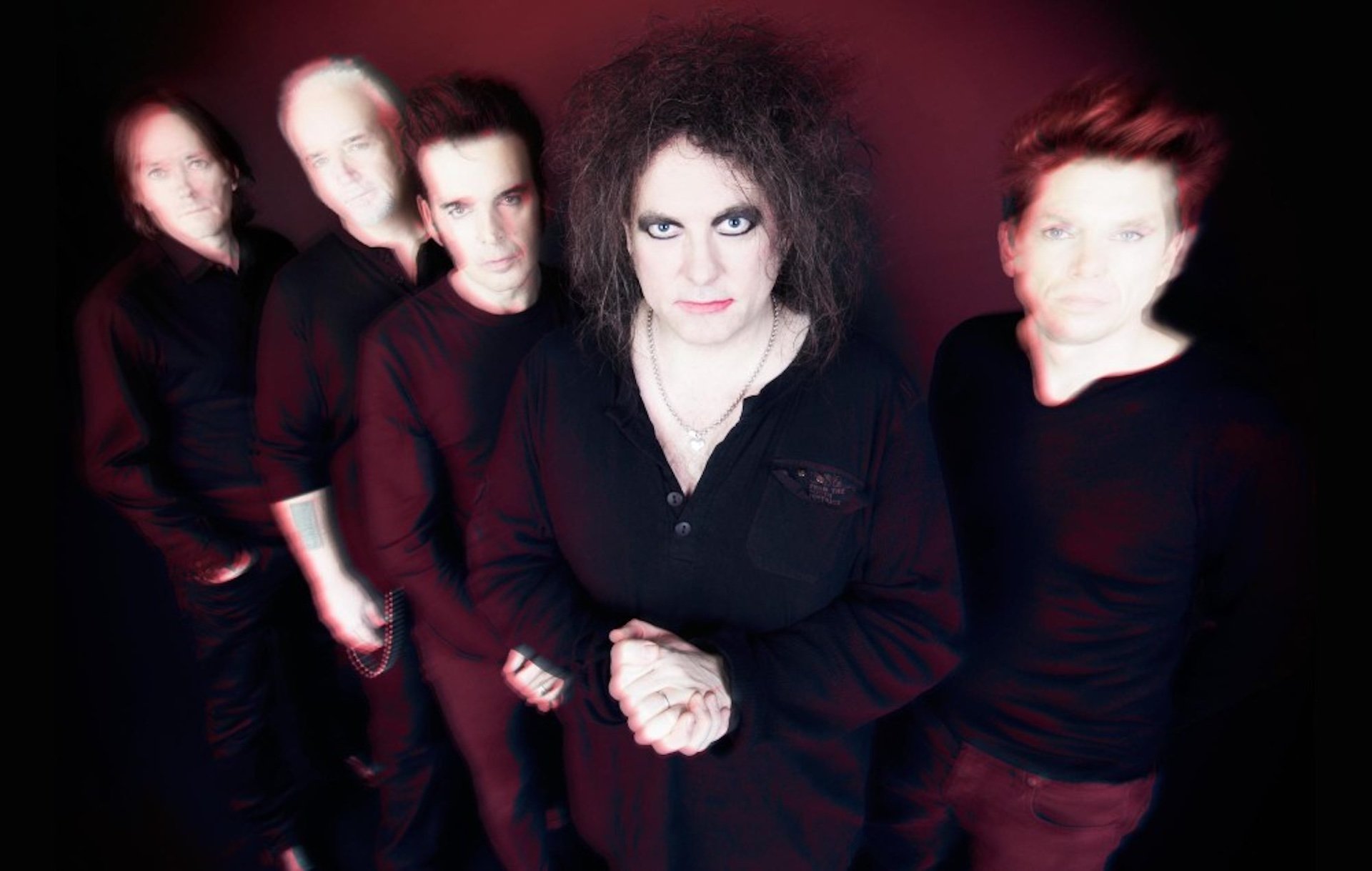 Agora vaaai! The Cure anuncia para quinta-feira agora, dia 26 de setembro, o lançamento de “Alone”, single do primeiro disco da banda em 16 anos