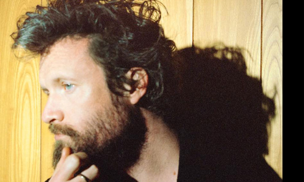 Father John Misty e o musicão novo, &#8220;Screamland&#8221;, de 7 minutos. Álbum novo chega em novembro e vai se chamar&#8230;  &#8220;Mahashmashana&#8221;