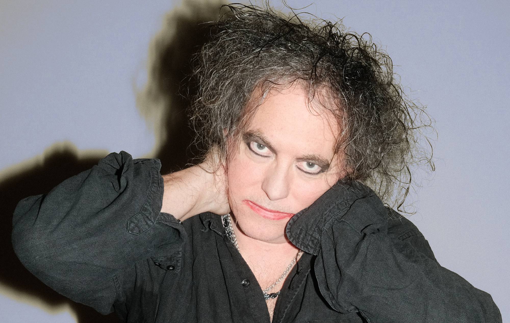 Perto de lançar primeiro álbum do The Cure em 16 anos, Robert Smith confessa que já tem mais um ou dois outros discos “prontos”