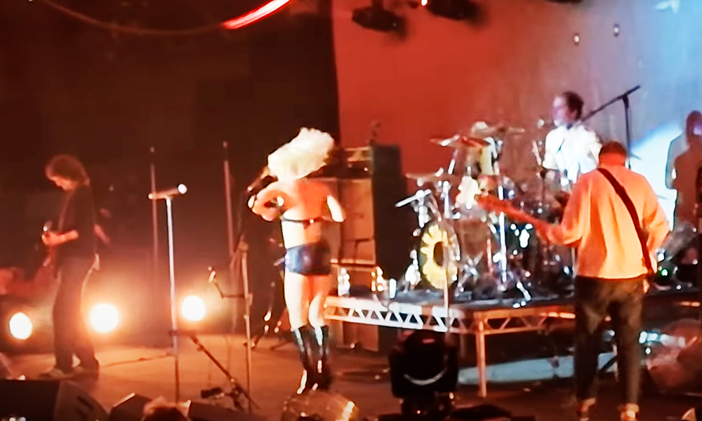 Popnotas &#8211; Amyl and the Sniffers &#8220;jerking&#8221; na Holanda. O single novo &#8220;brasileiro&#8221; do Badbadnotgood. E as seis músicas novas do Oasis (hein?)