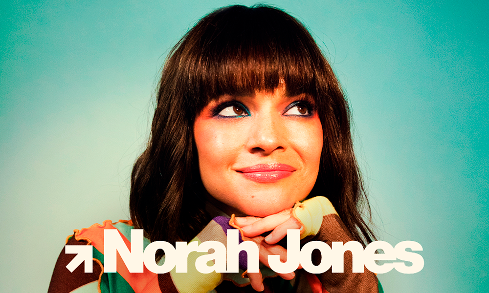 Já que é pra voltar, vamos começar chic os anúncios! Norah Jones vem para o Popload Festival 2025