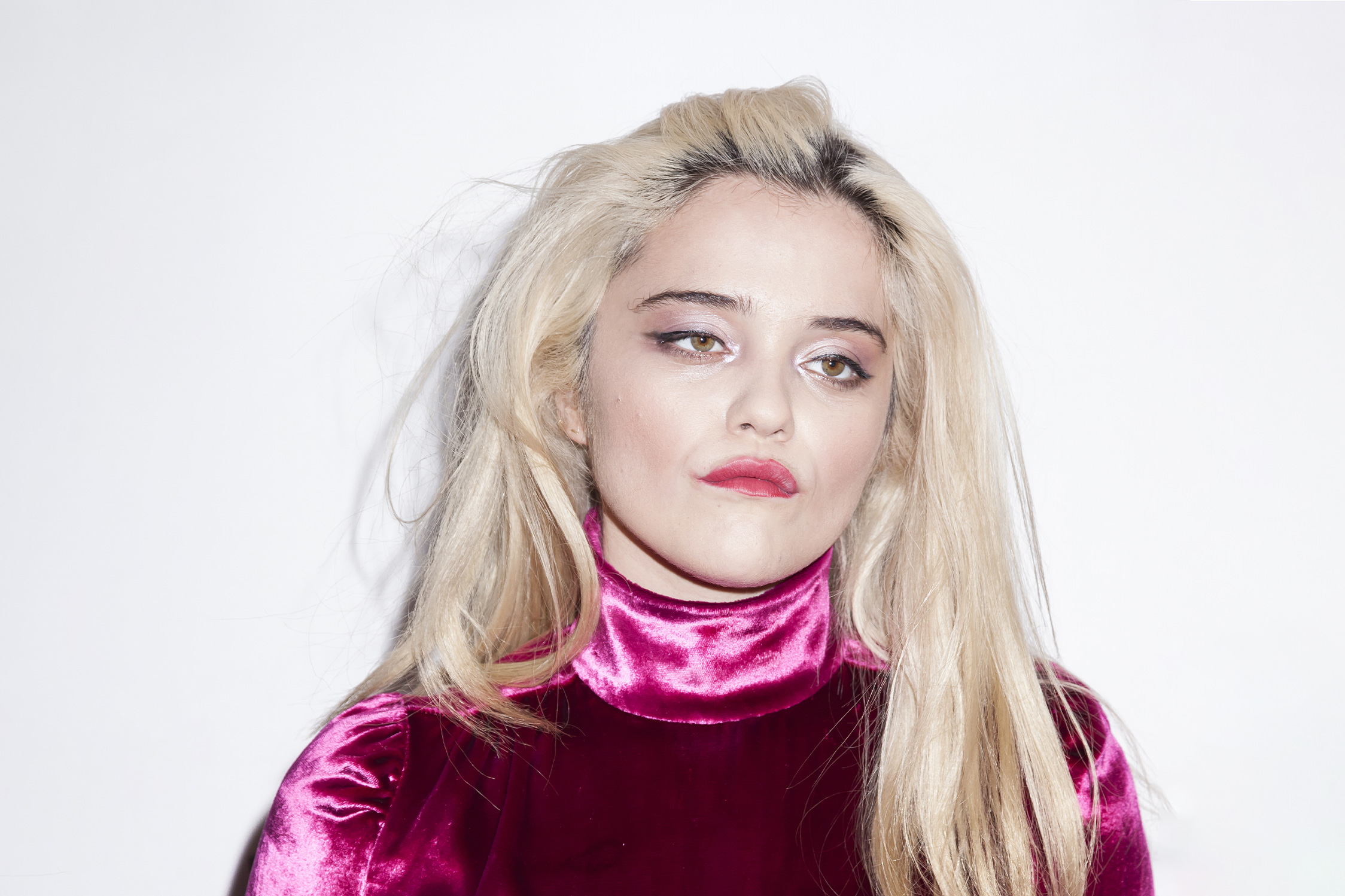 Com a ótima &#8220;Leash&#8221;, Sky Ferreira ensaia novo retorno. Até quando? Nunca saberemos&#8230;