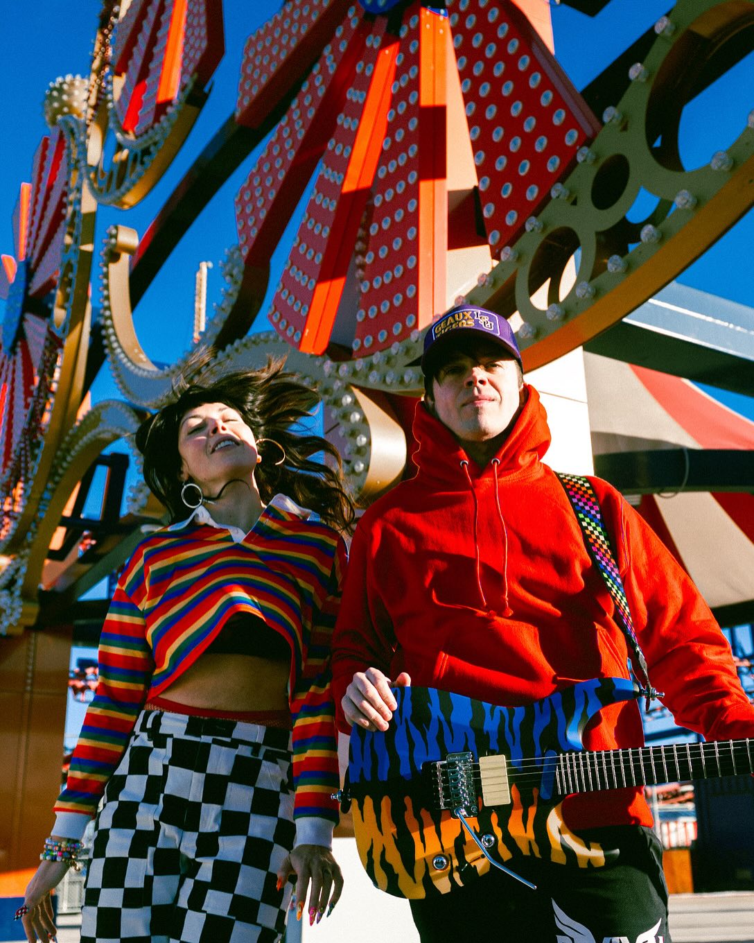 Sleigh Bells volta às raízes e lança nova música que começou a ser composta há mais de uma década