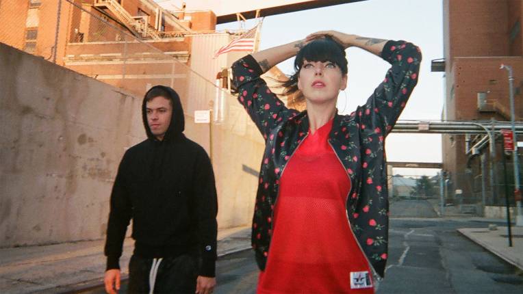 Popnotas &#8211; Sleigh Bells celebra vida e morte de um jeito leve em novo álbum. O Perfume Genius soltou mais um som inédito. E o The Smile, do Thom Yorke, remixado em dose dupla