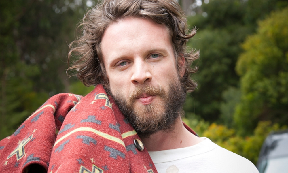 Mais Nirvana. Desta vez é o Father John Misty lançando disco com cover de &#8220;Heart-shaped Box&#8221;