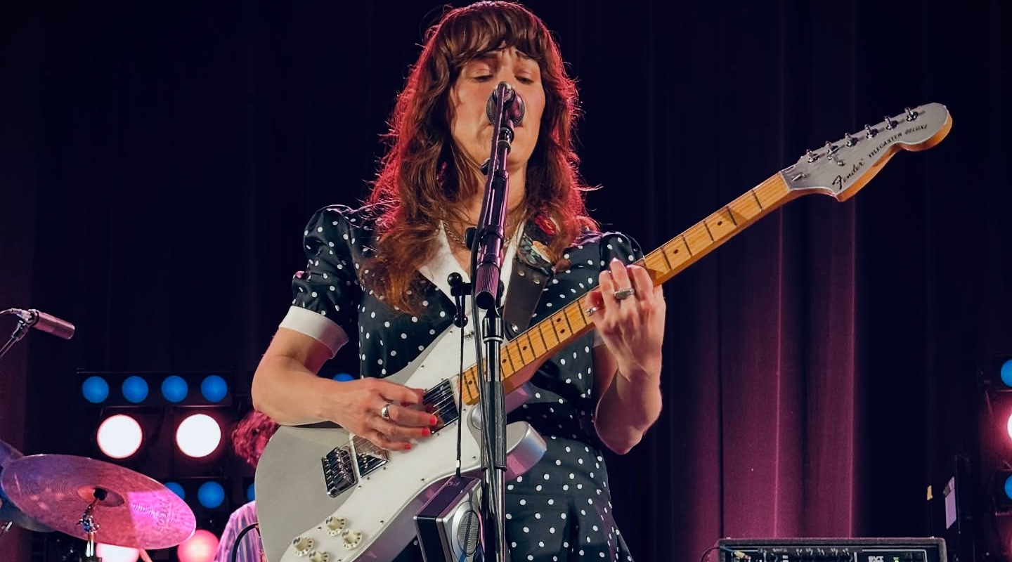 O indie respira e suspira! Após quase duas décadas, Rilo Kiley volta aos palcos com a formação clássica. Incluindo a Jenny Lewis, é claro