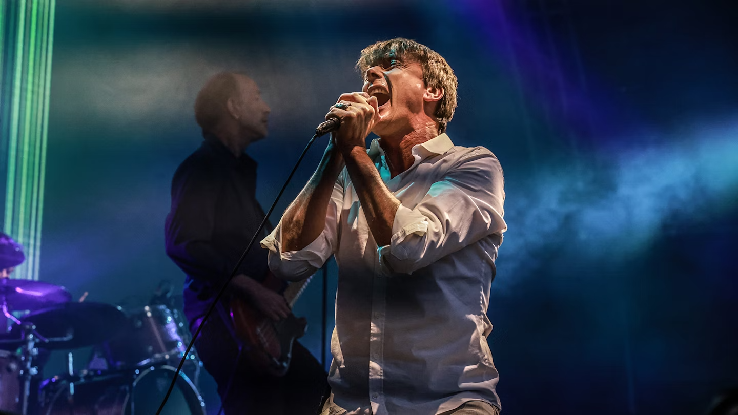 Misturando Gang Of Four com The Cure, Suede retorna pós-punk com a vigorosa “Antidepressants”