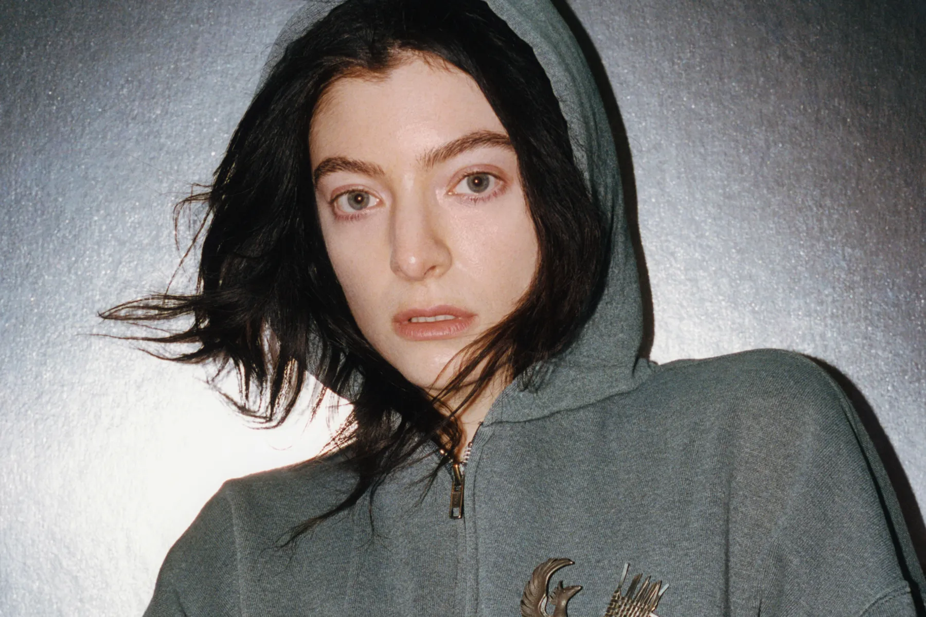 A viagem pessoal e introspectiva da grandona Lorde em “Man of the Year”, seu tocante novo single