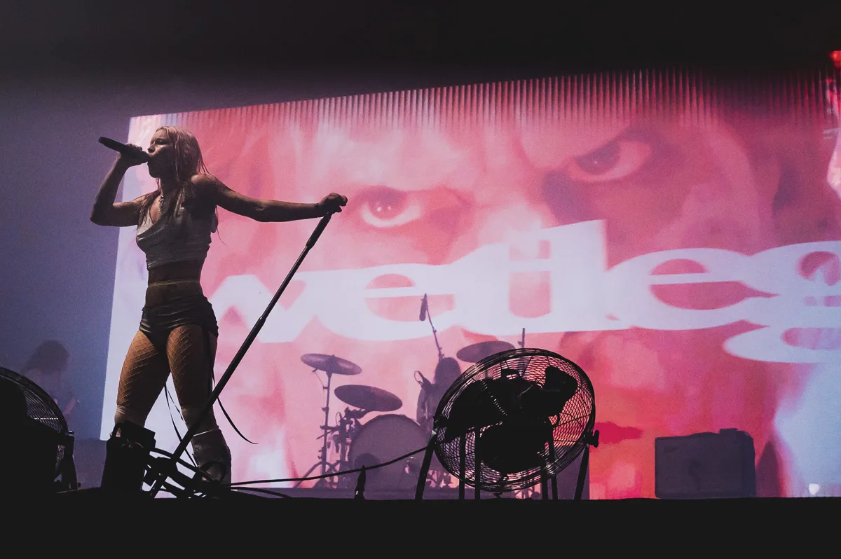 Cada vez melhor, mais potente e empoderado, Wet Leg mostra quase todo o disco novo em show no Primavera Sound